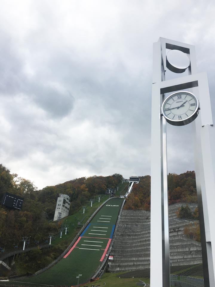 大倉山展望台外観と時計